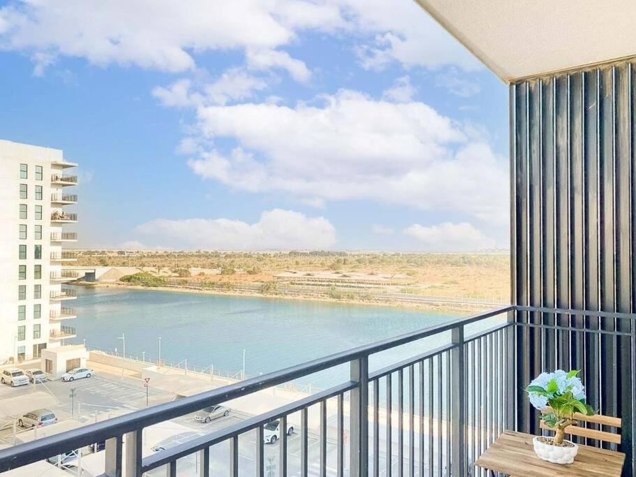 B1 Studio In Yas With Canal View อาบูดาบี ภายนอก รูปภาพ